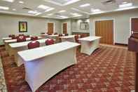 Functional Hall Hampton Inn & Suites Plattsburgh