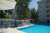 Swimming Pool Hotel Ines