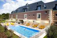 Swimming Pool Tulip Inn Honfleur Residence