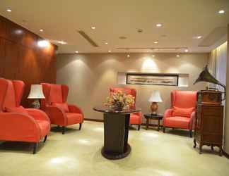 Lobi 2 Shanghai Airlines Travel Hotel