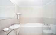 In-room Bathroom 3 Mantra Geraldton