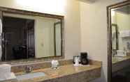 In-room Bathroom 4 Best Western Copper Hills Inn