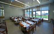 Restoran 5 Ramada by Wyndham Madrid Getafe