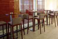 Bar, Cafe and Lounge Ramada by Wyndham Madrid Getafe