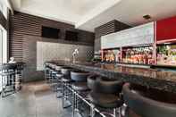 Bar, Kafe dan Lounge Coast Coal Harbour Vancouver Hotel by APA