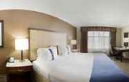 Phòng ngủ 4 Holiday Inn Hotel & Suites Surrey East Cloverdale, an IHG Hotel