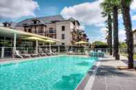 Swimming Pool Zenitude Hôtel - Résidences L'Acacia Lourdes