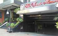 Bangunan 6 The Woods Manor MG Road