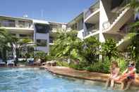 Kolam Renang Flynns Beach Resort