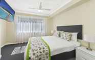 Kamar Tidur 5 Flynns Beach Resort