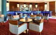 Bar, Cafe and Lounge 5 Hilton Reading Hotel