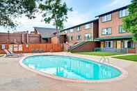 Swimming Pool Topaz Lodge