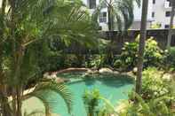 Kolam Renang Villa Vaucluse Apartments of Cairns