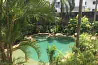 Hồ bơi Villa Vaucluse Apartments of Cairns