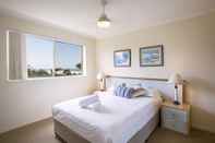 Bedroom Golden Riviera Beach Resort