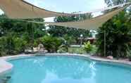 Kolam Renang 2 Territory Manor Motel & Caravan Park