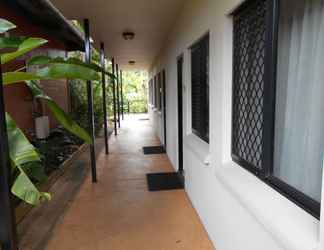 Lobby 2 Palms City Resort