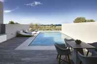 Swimming Pool Pelagos Suites Hotel & Spa