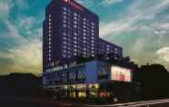 Exterior 2 Ramada Plaza Suwon