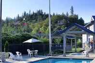 Swimming Pool Edgewater Inn Shady Cove