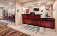 Lobi 7 Cobblestone Inn & Suites - Durand