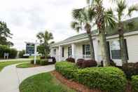 Exterior River Oaks Resort