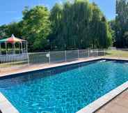 Swimming Pool 6 Greet Hotel Beaune