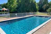Swimming Pool Greet Hotel Beaune