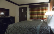 Bedroom 6 Days Inn by Wyndham Oklahoma City/Moore