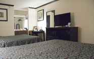 Bedroom 5 Days Inn by Wyndham Oklahoma City/Moore