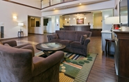 Sảnh chờ 3 Best Western Plus Port of Camas - Washougal Convention Center