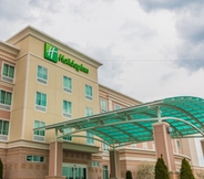 Exterior 4 Holiday Inn Jackson NW - Airport Road, an IHG Hotel