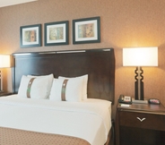 Bedroom 6 Holiday Inn Jackson NW - Airport Road, an IHG Hotel