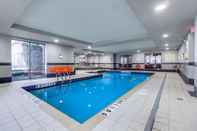 Swimming Pool Hampton Inn & Suites by Hilton Brantford Conference Centre