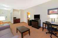 Common Space La Quinta Inn & Suites by Wyndham Stillwater-University Area