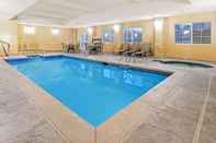 Swimming Pool La Quinta Inn & Suites by Wyndham Stillwater-University Area