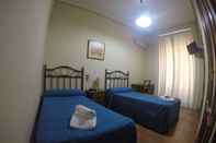 Phòng ngủ Hostal El Pilar