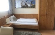 Kamar Tidur 5 Hotel Rösch