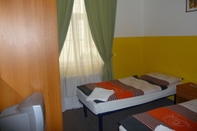 Bedroom Pension City Center & L`Opera