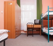 Kamar Tidur 6 Pension City Center & L`Opera