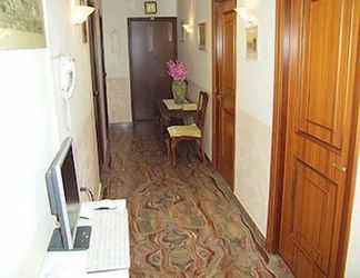 Lobi 2 Vatican Rooms Guest House