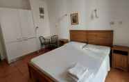 Kamar Tidur 4 Vatican Rooms Guest House