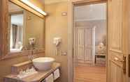 In-room Bathroom 5 Grand Hotel Fasano & Villa Principe