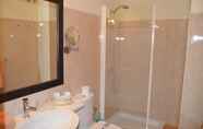 Toilet Kamar 4 La Aldea Suites