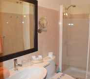 In-room Bathroom 4 La Aldea Suites