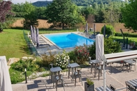 Swimming Pool Auberge de Cartassac