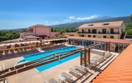 Swimming Pool 2 La Terra dei Sogni Country Hotel