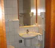 In-room Bathroom 4 Land-gut-Hotel Forsthof