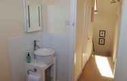 Toilet Kamar 5 Alcuin Lodge