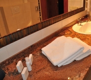 In-room Bathroom 5 Hotel Terasa